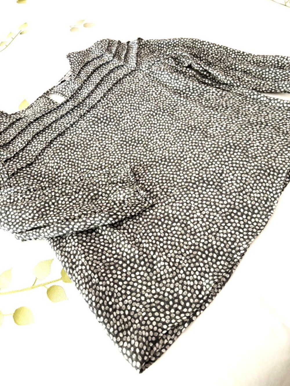 Nanette Lepore Grey dotted 3/4 sleeve blouse. Size Large